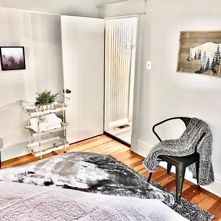 Newly Renovated Cozy Home Minutes From Broadmoor And Downtown